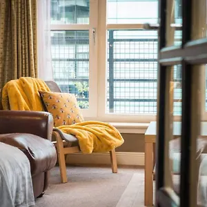 https://royal-mile-arthurs-seat-apt-with-private-parking.edinburghhotelsuk.org